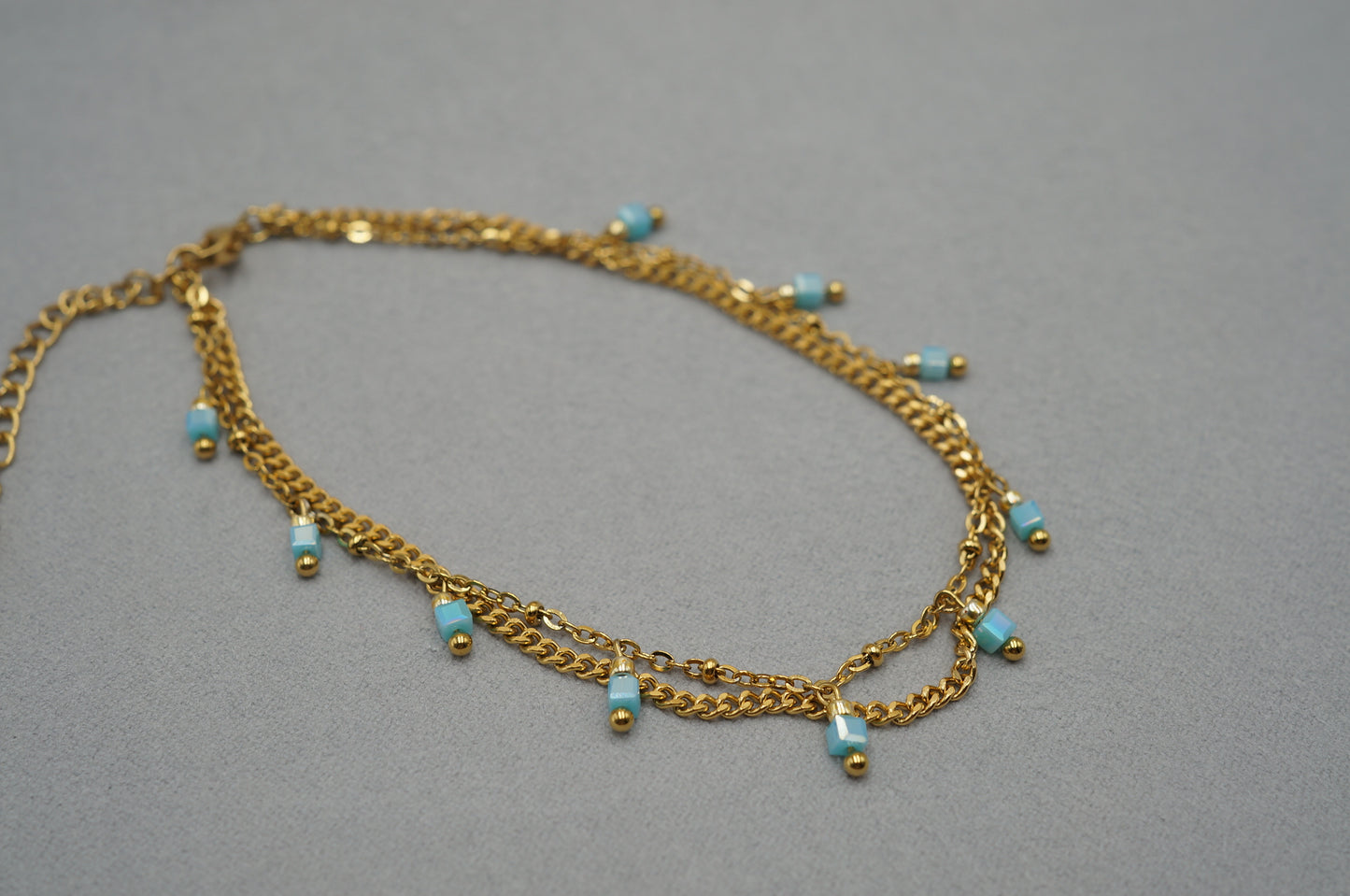 cavigliera a doppio filo con perline pendente