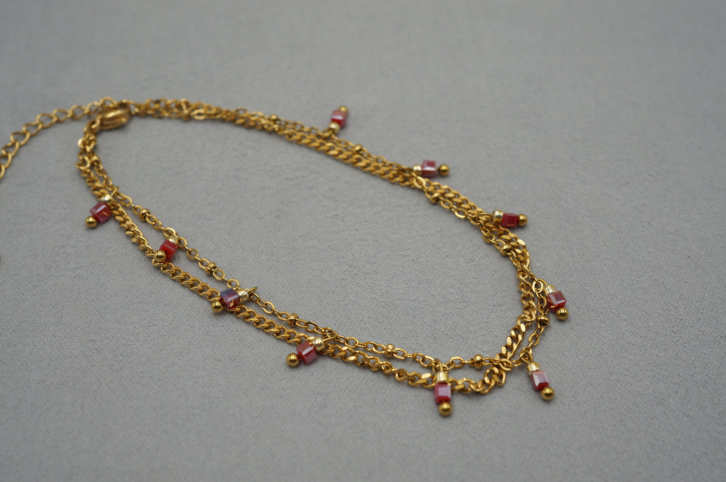 cavigliera a doppio filo con perline pendente