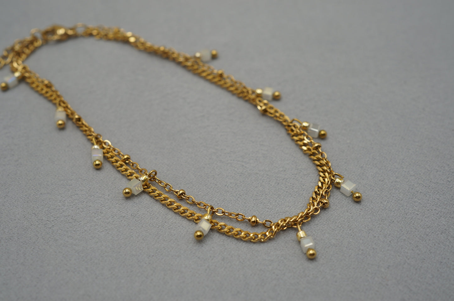 cavigliera a doppio filo con perline pendente