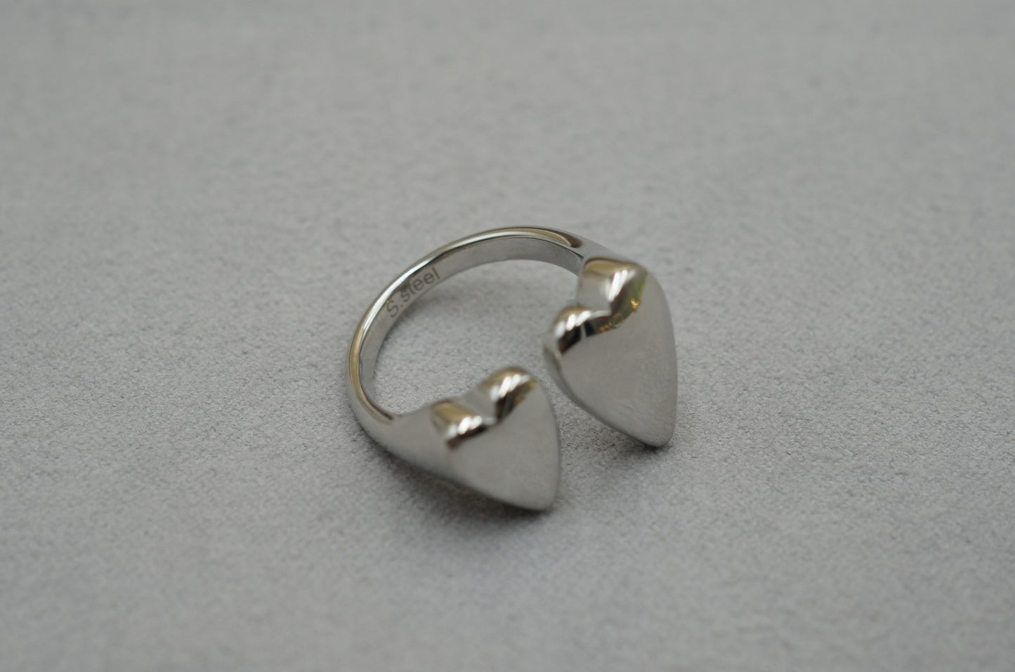 Anello cuori regolabile