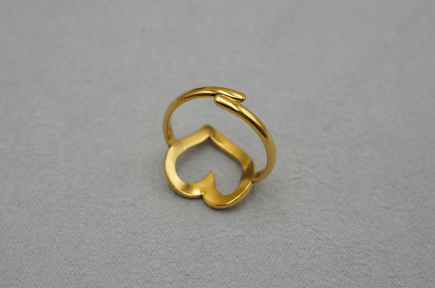 Anello con cuore bucato