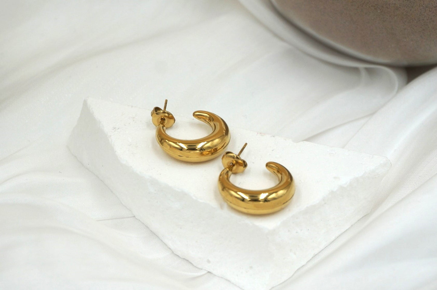 orecchini ad anelle a lobo