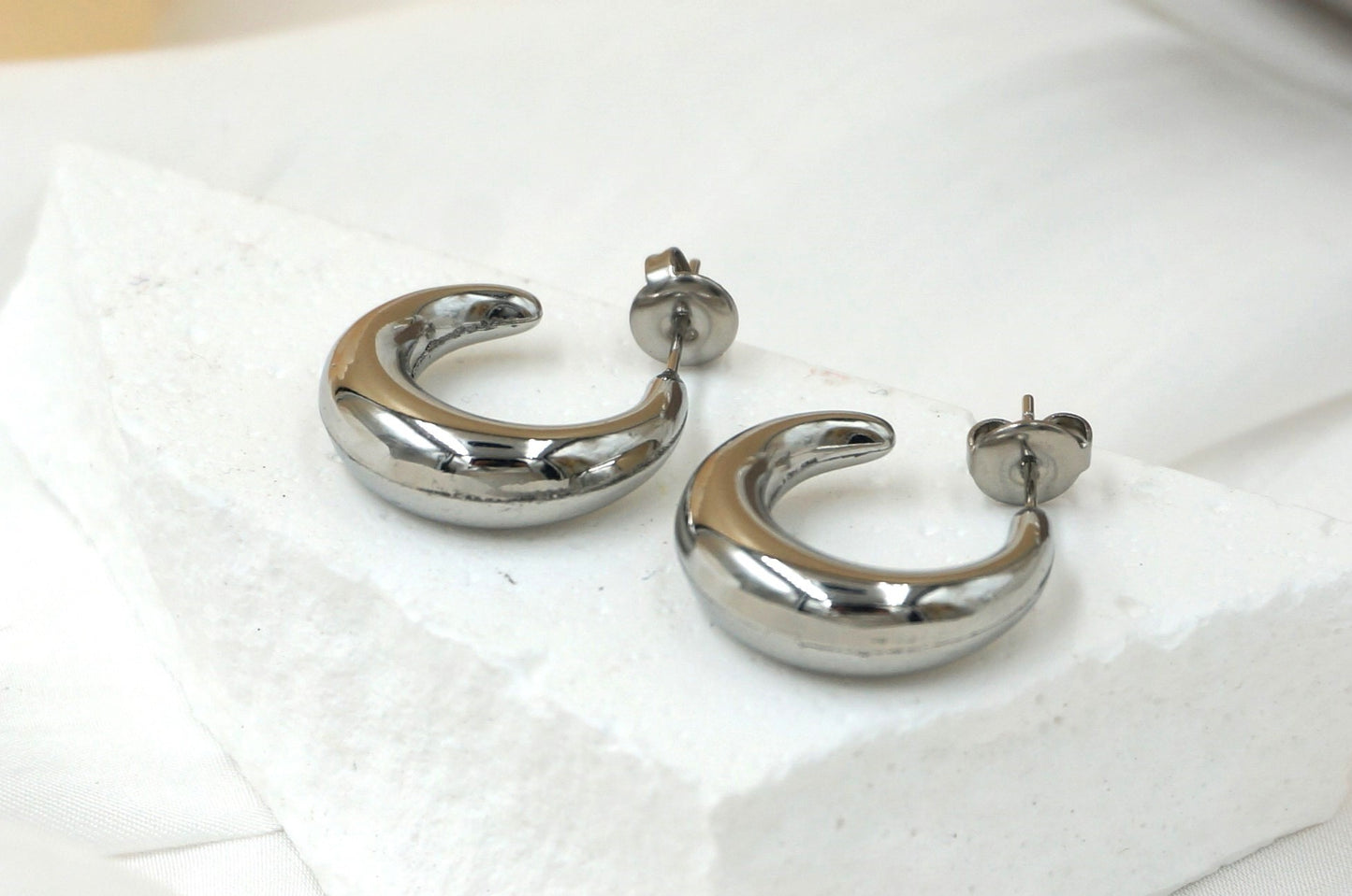 orecchini ad anelle a lobo