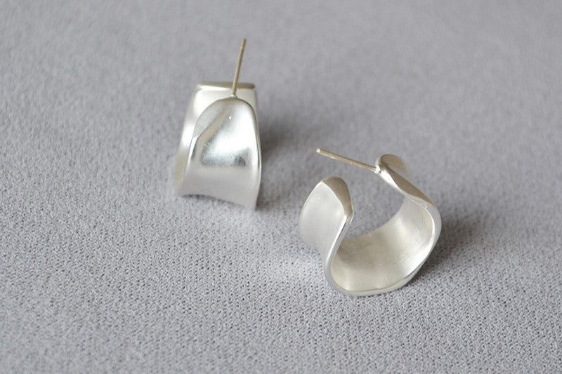 Orecchini curved opaque