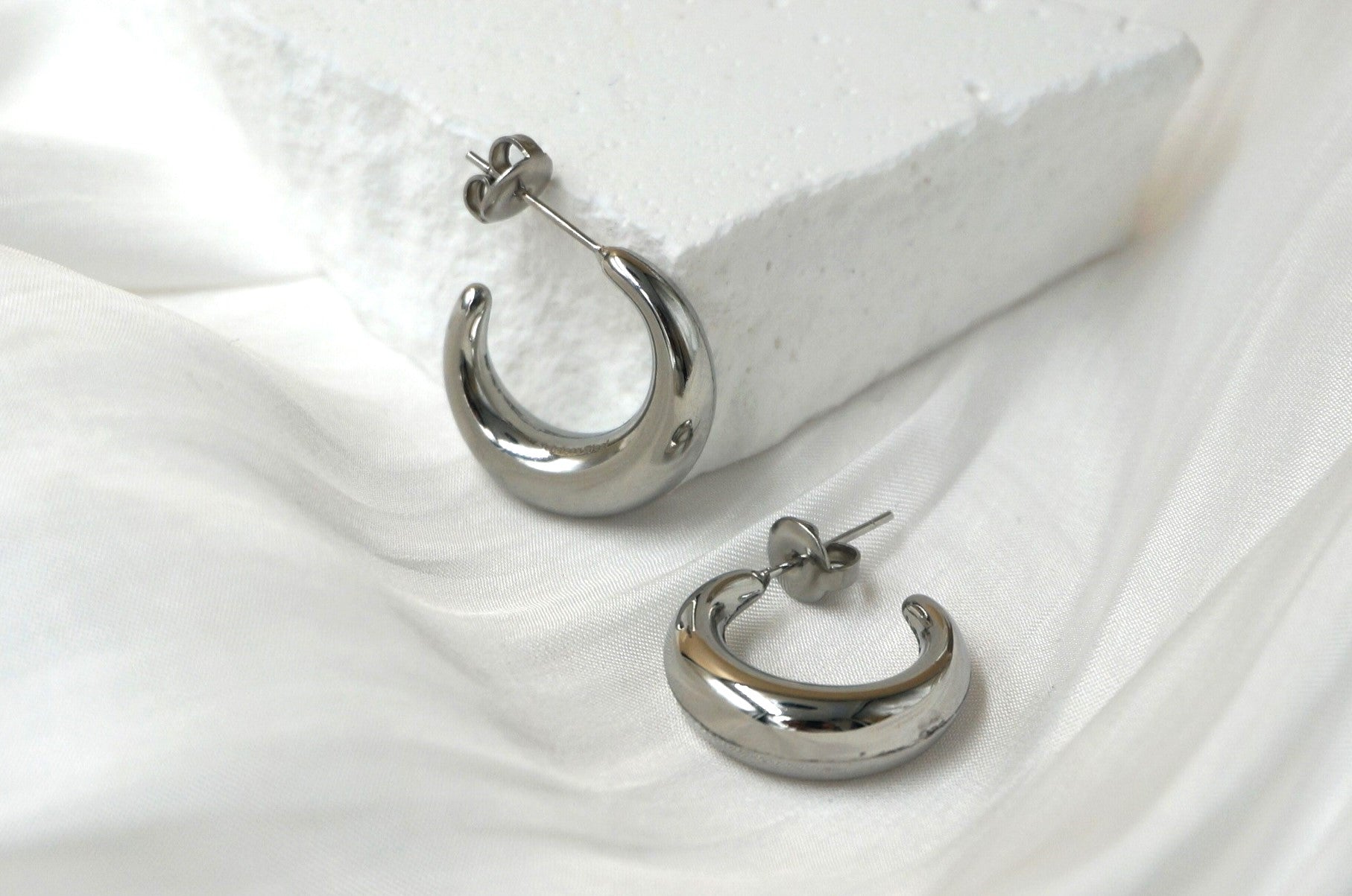 Hoop Earrings Orecchini Anelle Stud Hoop Earrings – And Injoy